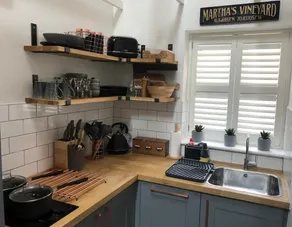 Cozy studio in Redhill with parking on premises - Image 3