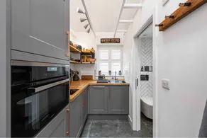 Cozy studio in Redhill with parking on premises - Image 2
