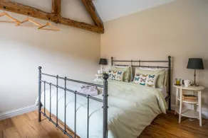 Edge of Town barn conversion, Kenilworth, sleeps 2 - Image 4