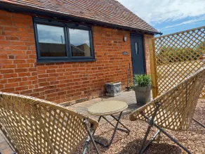 Edge of Town barn conversion, Kenilworth, sleeps 2 - Image 2