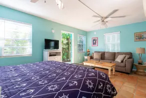 Secluded Cottage Close to shops & beach w/ Hot Tub - Image 4