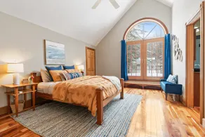Spacious Lakefront Retreat w/Stunning Views - Image 4