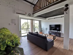 Rustic Cozy Townhouse KingSofa [6 Mins Jonkerwalk] - Image 5