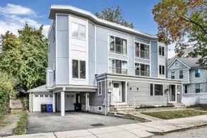 Sparkling Condo With Modern Amenities - Image 4