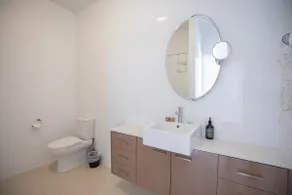 Waterfront Apartment at Luxury Anglesea Hotel - Image 5
