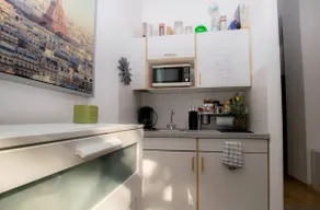 *Smart* quiet studio with balcony & central - Image 4