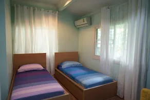 Cosy 3 Bedroom House in Peaceful Garden - Image 4