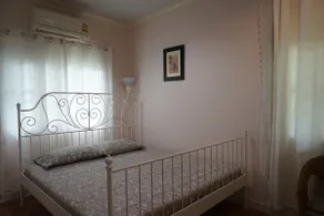 Cosy 3 Bedroom House in Peaceful Garden - Image 3