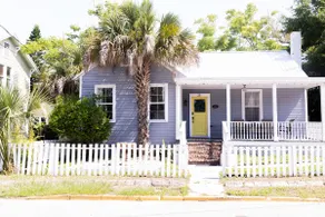 The Yellow Door Cottage | Walk to Town - Image 2
