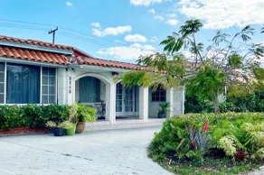 Beautiful house, pool, tropical garden - Image 2