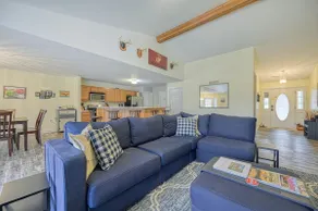 Heavenly Quarters: Waterfront home for Family Fun! - Image 2