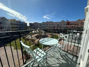 Charming King Suite Condo with Balcony – European Vibes for Your Beach Escape! - Image 2