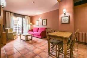 Vielha Two-Person Apartment with Pool Access - Image 2