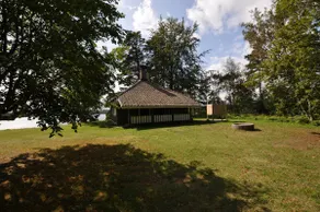Stunning hunting lodge with amazing lake views - Image 5