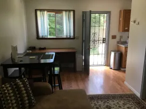 Cozy Cottage near Eureka - Image 4