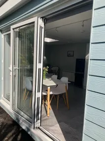 Appartment in garden of family home - Image 4
