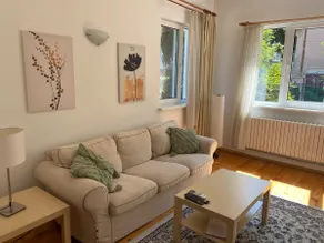 The Yellow House - refreshing privacy with parking - Image 3