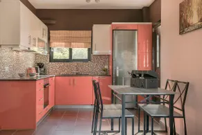 Queen Bee Residence - Image 3