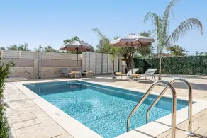 Villa is perfect place to relax and enjoy the sun. - Image 5