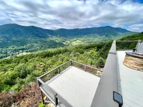 Voted ”BEST VIEWS!” Private 6 Acres - 3 Story Home - Image 2