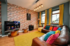 Castle View - M4 J32 - Image 2