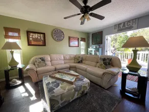 Hales Corner, Cozy & Private Beach Town Getaway - Image 3