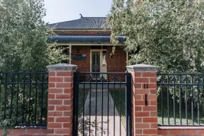 Bishop Townhouse 2 bedrooms 1 bathroom - Image 2