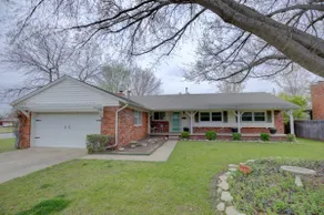 Pet Friendly & Close to Expo! Holiday Hills Home - Image 2