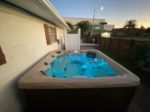 Great 3BD/2BR/2LR Pool & Spa, 2 min to beach & all - Image 5
