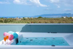 Rooftop villa/ lux suite with hot tub 360o views - Image 3