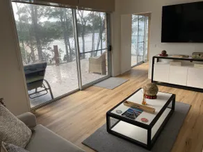 'Surf Beach Retreat': Romantic Suite - Image 4