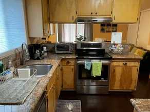 Bright and Spacious Apartment by Downtown Alameda, 2BR 2BA - Image 5