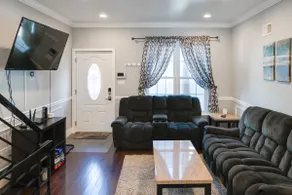 Large Open Floorplan, HUGE Roof Deck, Next to Park - Image 3