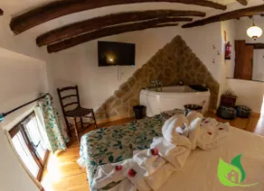 Romantic cottage with a Jacuzzi Sierras Cazorla - Image 2
