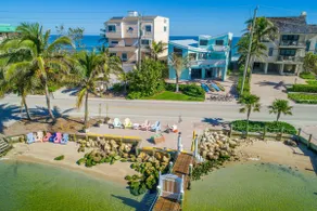 Family Tides: 7BR/6BA Beach house w/dock & hot tub - Image 3