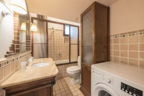 Diamond Home 1 | Romantic Gem, 20' to Acropolis - Image 4
