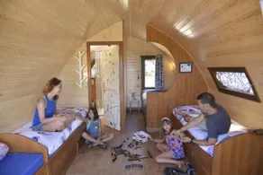 Charming treehouse with shower and aircon - Image 4