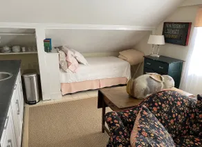 Intown Camden, 2 bedroom, 2nd floor, own entrance - Image 4