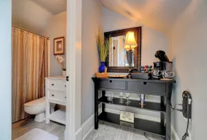 Private Guesthouse, Ghent/Downtown near ODU, EVMS - Image 4