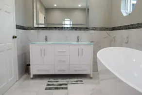 Pines Villa Apartments - Image 5
