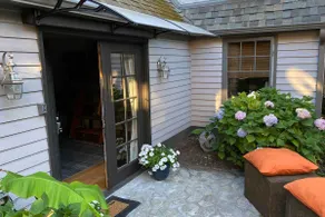 Central District Garden Cottage - Image 2