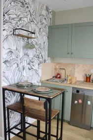 Studio in pretty guest house, entire home - Image 4