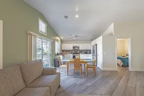 Clean, Cozy, Quiet! Close to everything! & garage! - Image 3