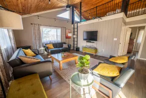 Large Secluded Berkshire Home - Image 5