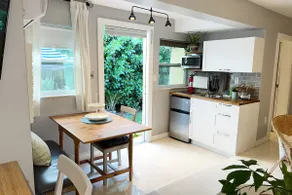 Relaxing studio with patio- Free parking & laundry - Image 3