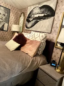 Private stylish basement apartment near downtown - Image 4