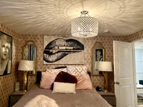Private stylish basement apartment near downtown - Image 2