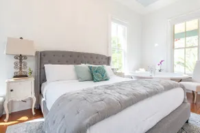 Mendez On Main #1 King Bed/10min walk to downtown - Image 3