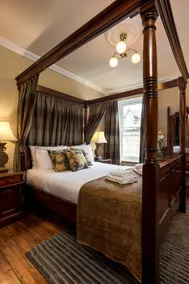 2BD Historic Home in Heart of Edinburgh - Image 2