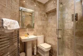 2BD Historic Home in Heart of Edinburgh - Image 4